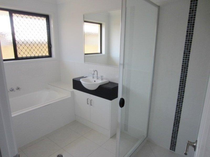 6 Wineglass Bay Avenue, Mount Low QLD 4818