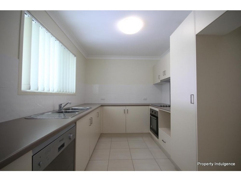 5 Whitehaven Way, Mount Low QLD 4818