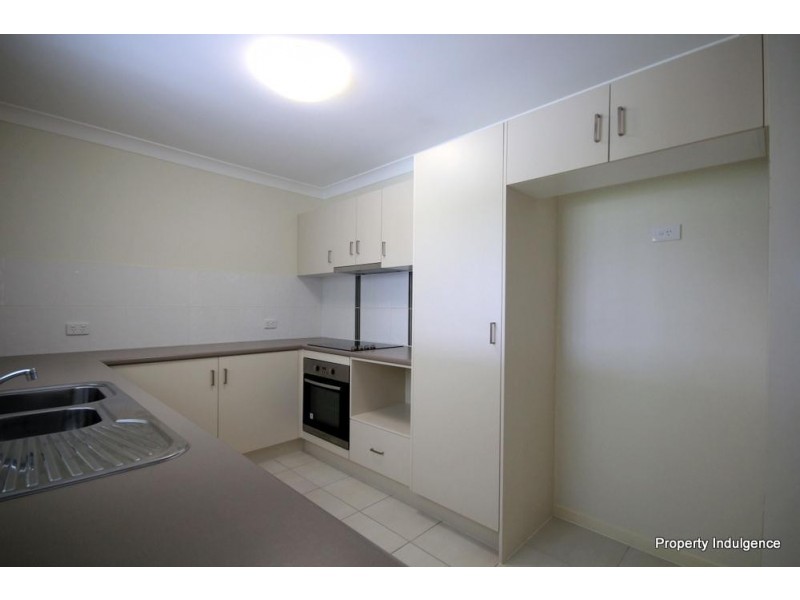 5 Whitehaven Way, Mount Low QLD 4818