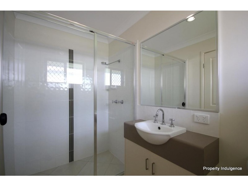 5 Whitehaven Way, Mount Low QLD 4818