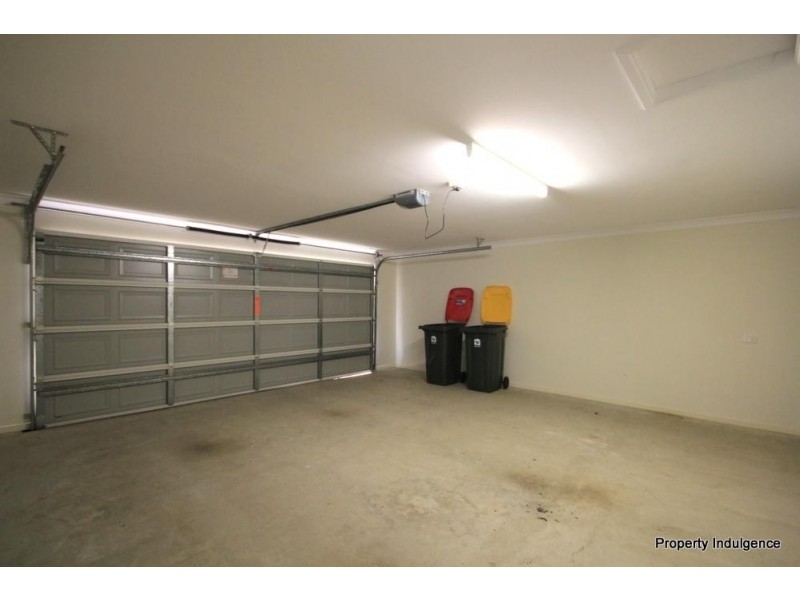 5 Whitehaven Way, Mount Low QLD 4818