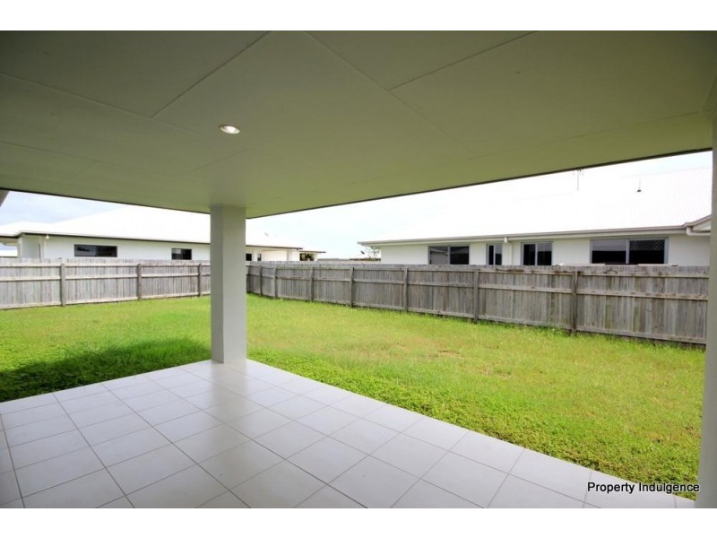 5 Whitehaven Way, Mount Low QLD 4818