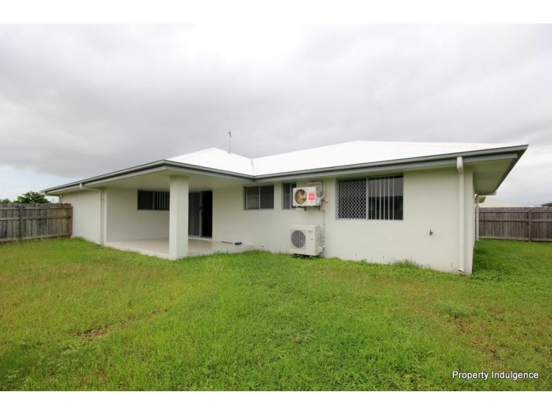 5 Whitehaven Way, Mount Low QLD 4818