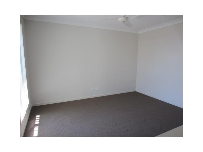 8 Whitehaven Way, Mount Low QLD 4818