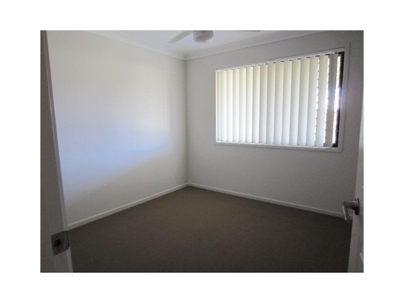 8 Whitehaven Way, Mount Low QLD 4818