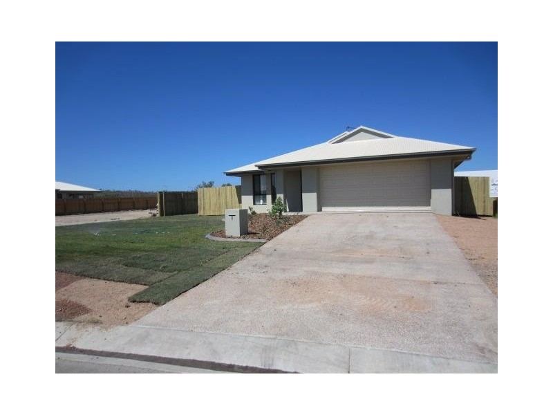 8 Whitehaven Way, Mount Low QLD 4818