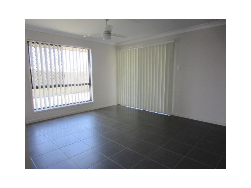 8 Whitehaven Way, Mount Low QLD 4818