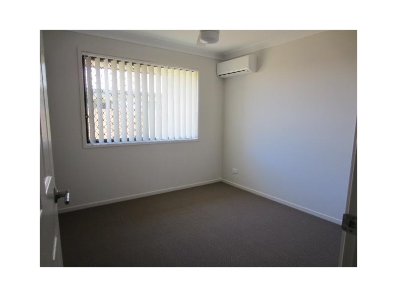 8 Whitehaven Way, Mount Low QLD 4818