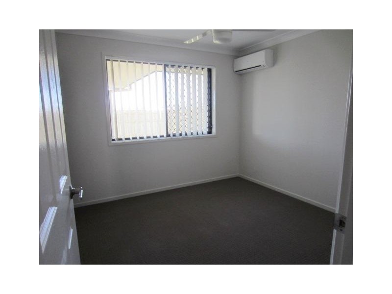 8 Whitehaven Way, Mount Low QLD 4818