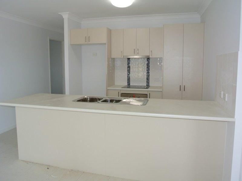 77 Shoalmarra Drive, Mount Low QLD 4818