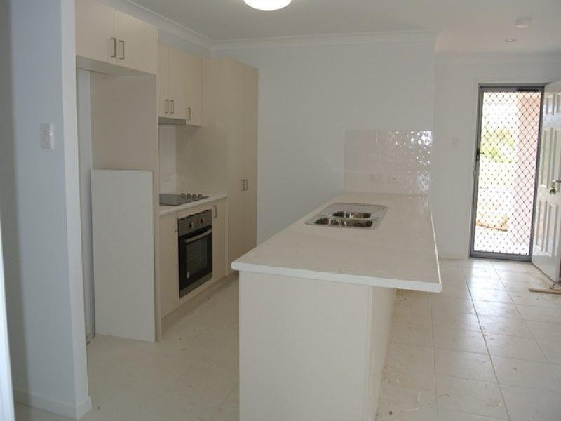 77 Shoalmarra Drive, Mount Low QLD 4818