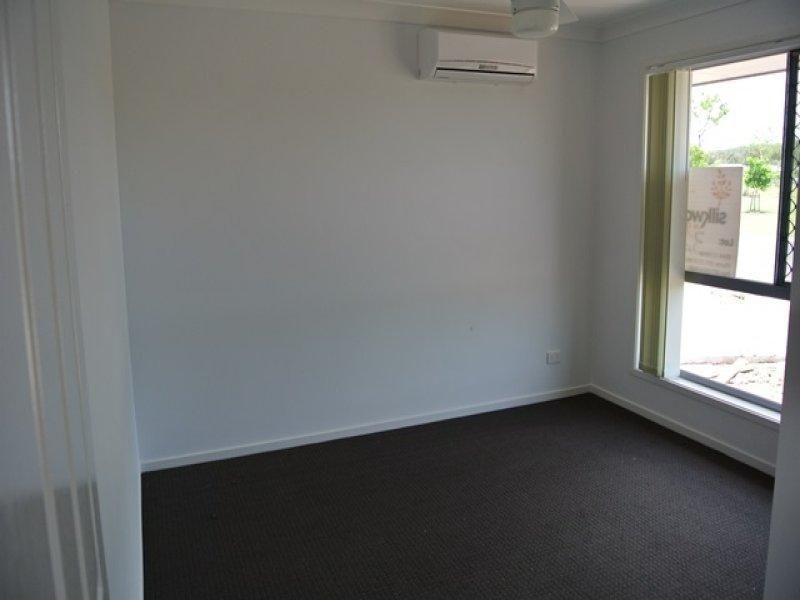 77 Shoalmarra Drive, Mount Low QLD 4818