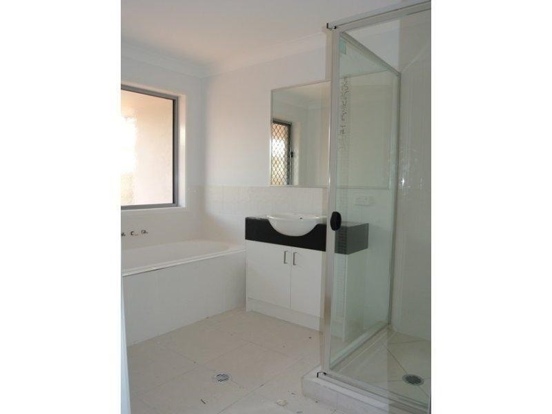 77 Shoalmarra Drive, Mount Low QLD 4818