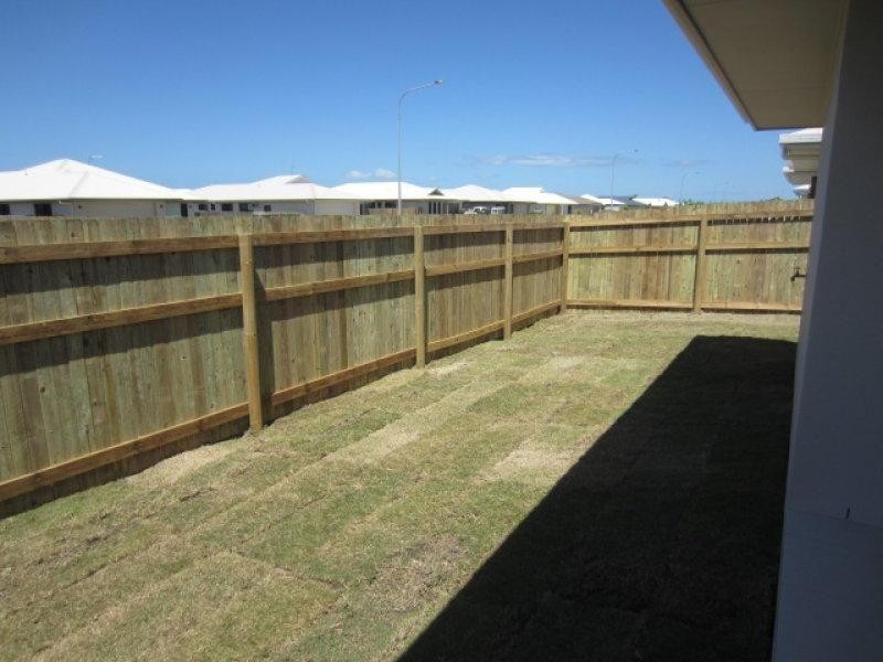 77 Shoalmarra Drive, Mount Low QLD 4818