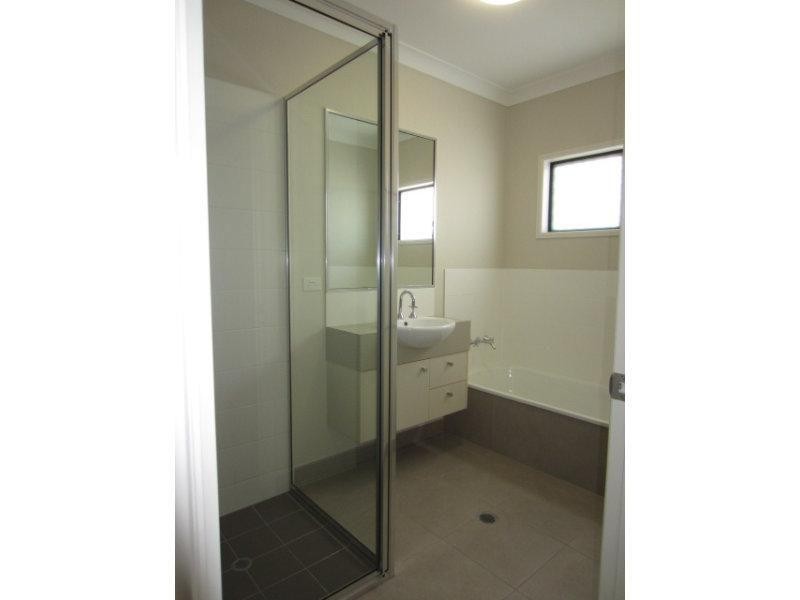 3 Balladonia Avenue, Mount Low QLD 4818