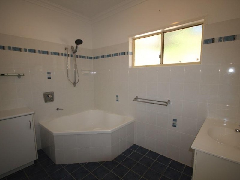 31 Mt Kulburn Drive, Jensen QLD 4818