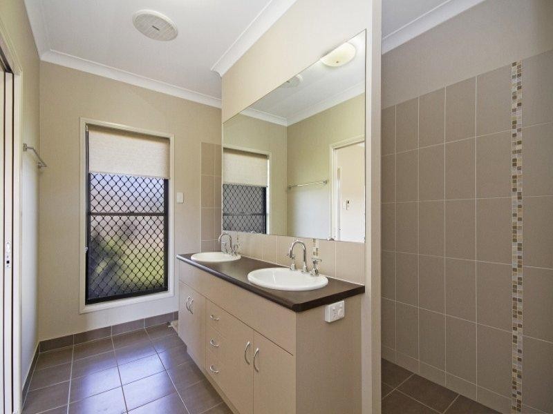 31 Shoalmarra Drive, Mount Low QLD 4818