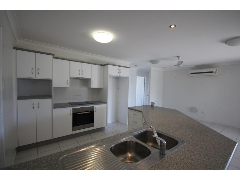 16 Rangeleigh Court, Mount Louisa QLD 4814