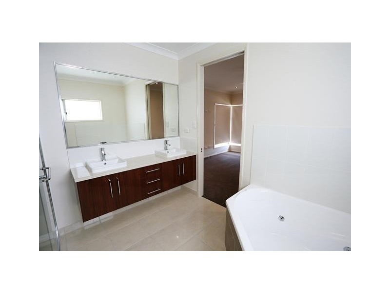 28 Nima Street, Burdell QLD 4818