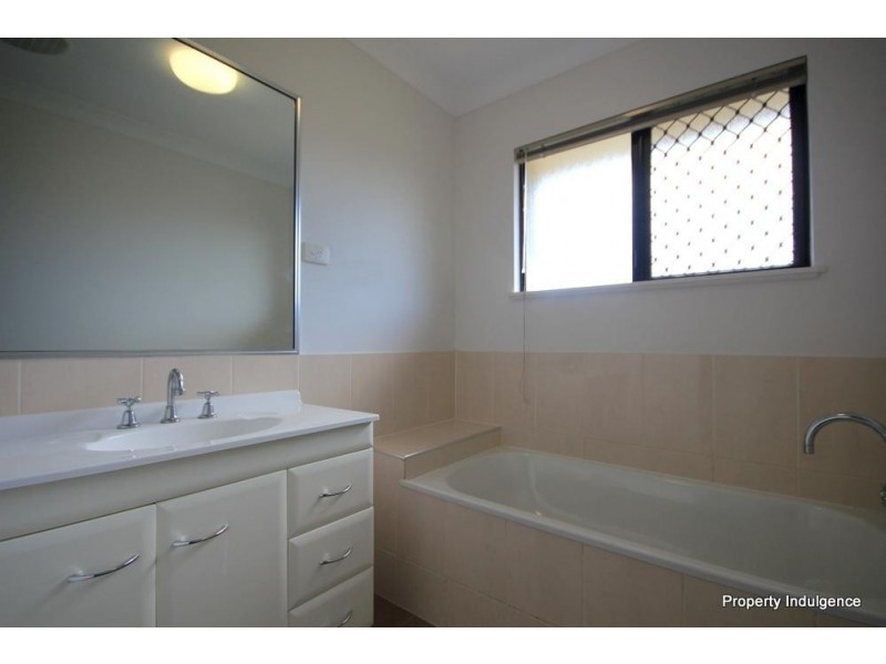 34 Mendi Drive, Bushland Beach QLD 4818