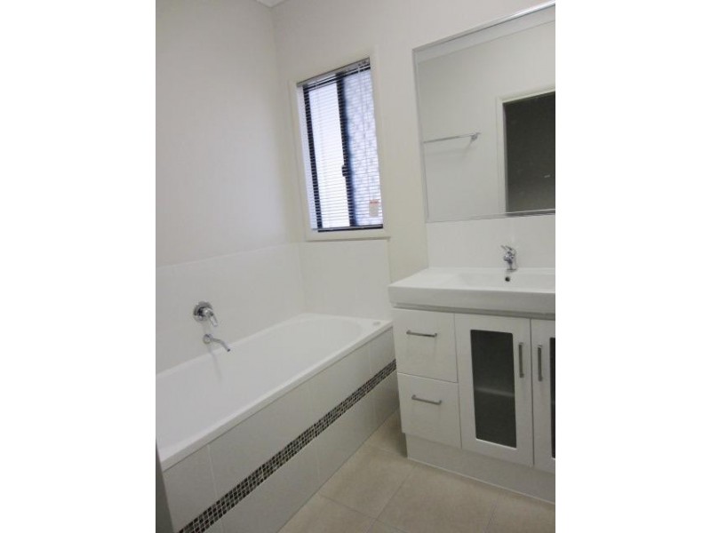 42 Dahlia Street, Burdell QLD 4818