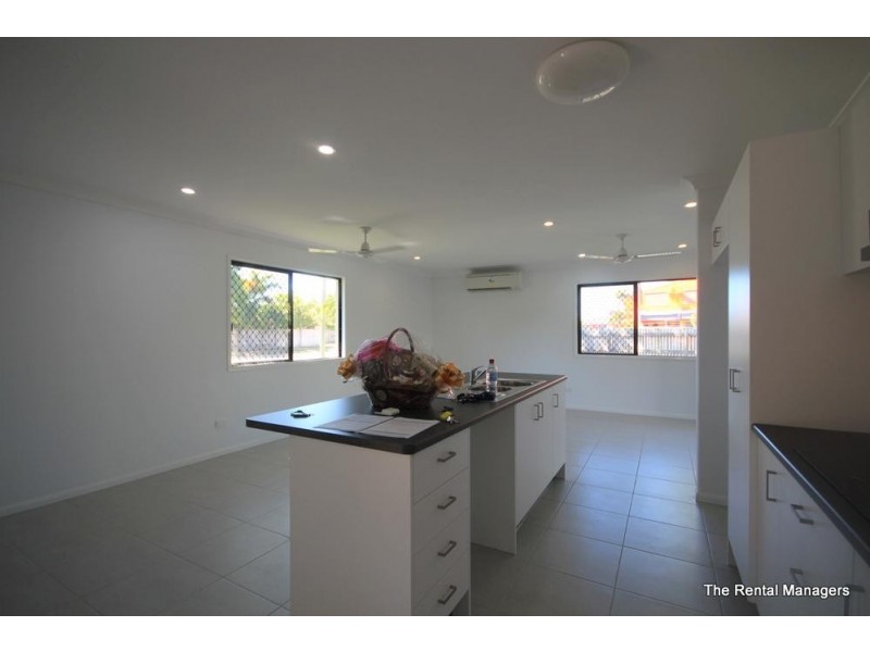 2/29 Oonoonba Road, Idalia QLD 4811