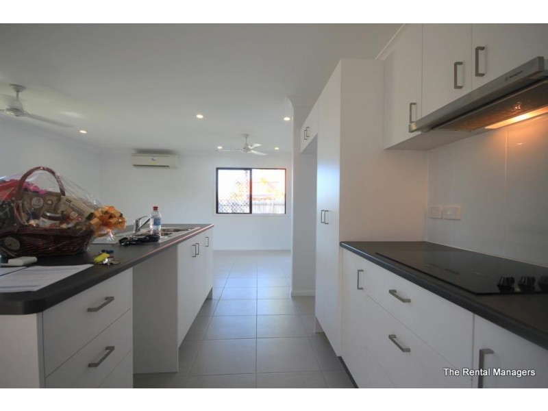 2/29 Oonoonba Road, Idalia QLD 4811