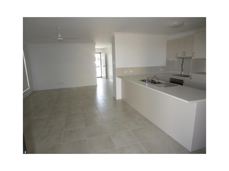 2 Smugglers Cove, Mount Low QLD 4818