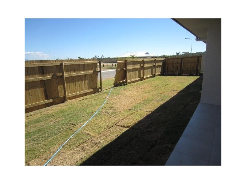 2 Smugglers Cove, Mount Low QLD 4818