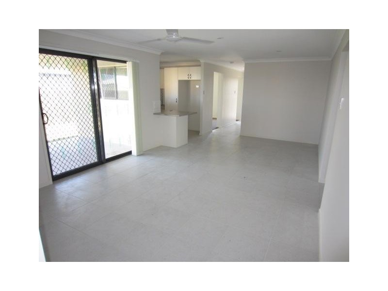 7 Wineglass Bay Avenue, Mount Low QLD 4818