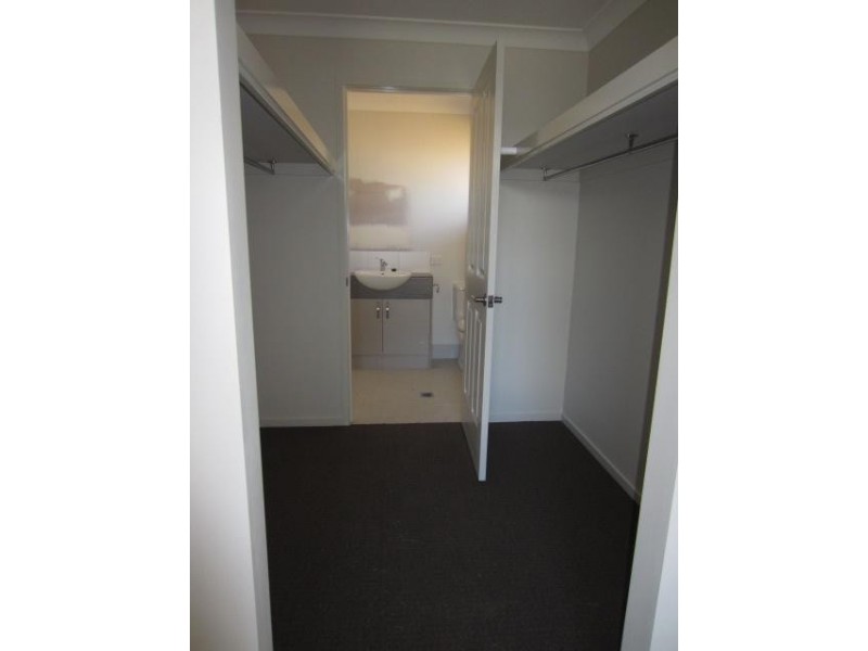 7 Wineglass Bay Avenue, Mount Low QLD 4818