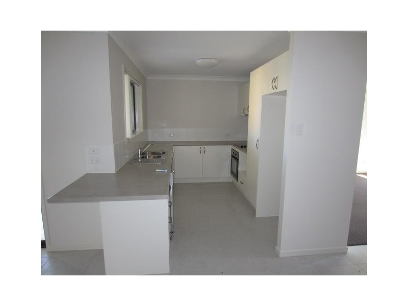 7 Wineglass Bay Avenue, Mount Low QLD 4818