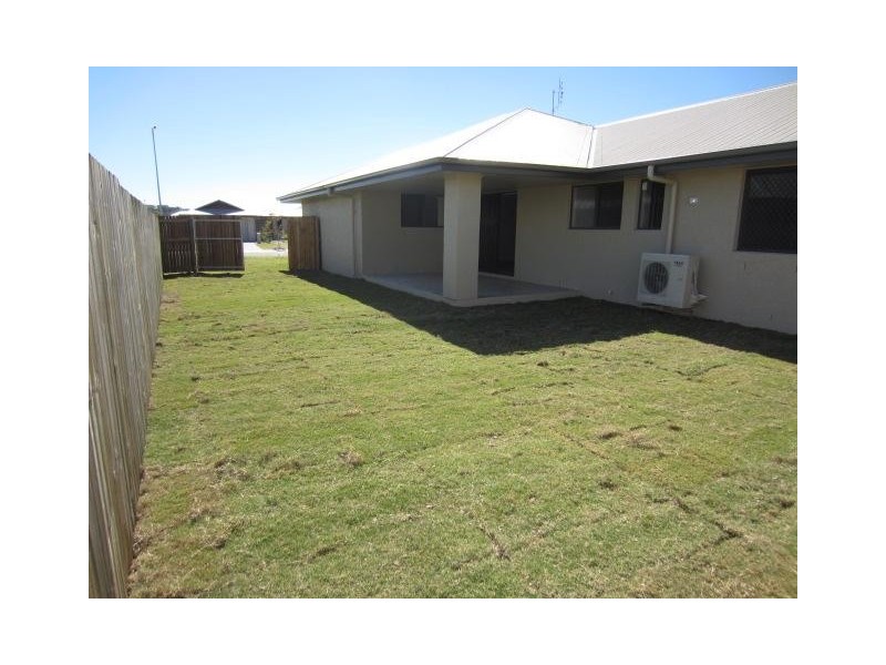 7 Wineglass Bay Avenue, Mount Low QLD 4818