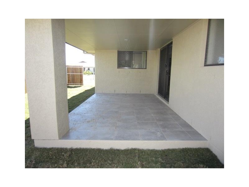 7 Wineglass Bay Avenue, Mount Low QLD 4818