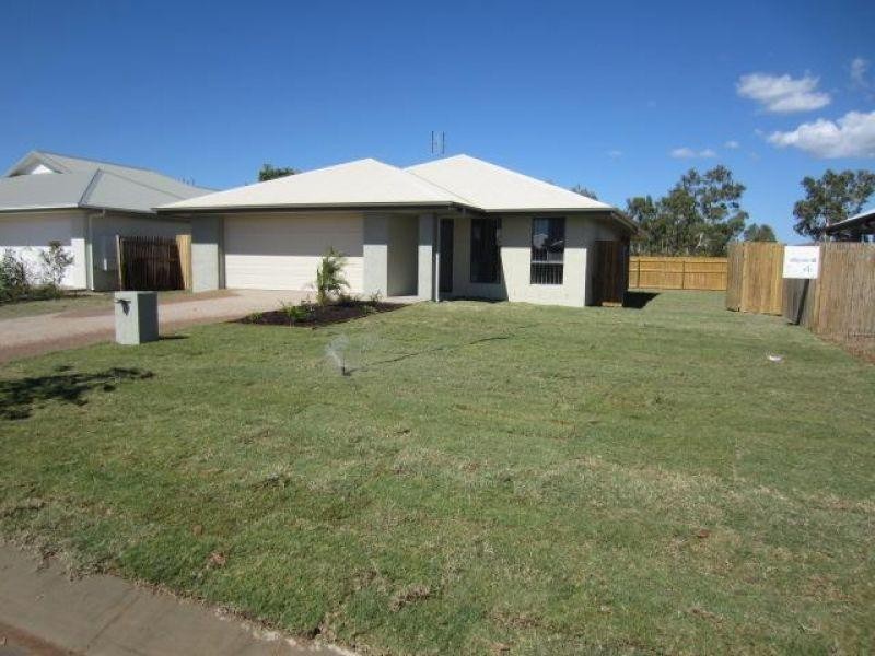 7 Wineglass Bay Avenue, Mount Low QLD 4818
