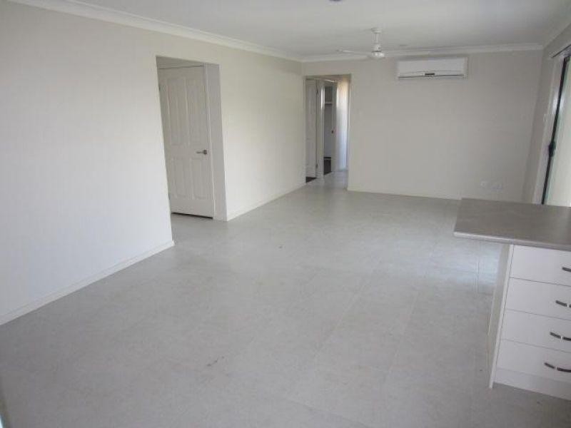 7 Wineglass Bay Avenue, Mount Low QLD 4818