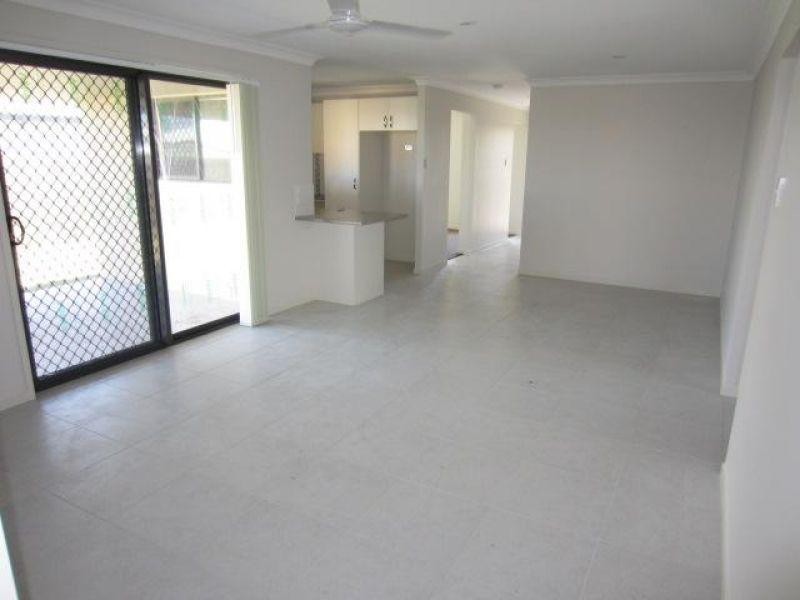 7 Wineglass Bay Avenue, Mount Low QLD 4818