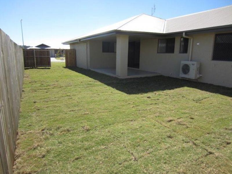 7 Wineglass Bay Avenue, Mount Low QLD 4818