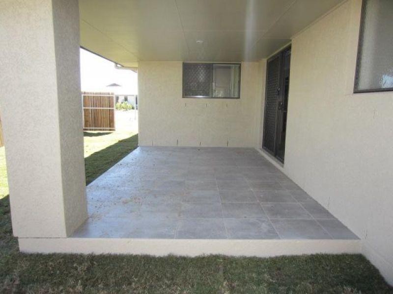 7 Wineglass Bay Avenue, Mount Low QLD 4818