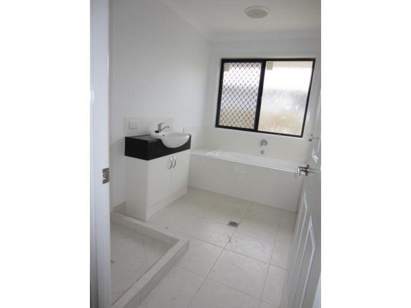 69 Sanctum Boulevard, Mount Low QLD 4818