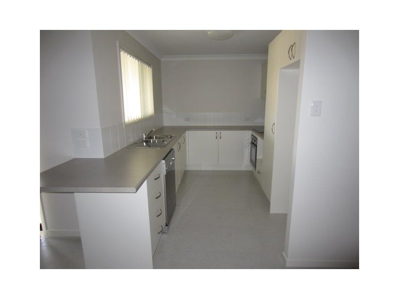 4 Smugglers Cove, Mount Low QLD 4818