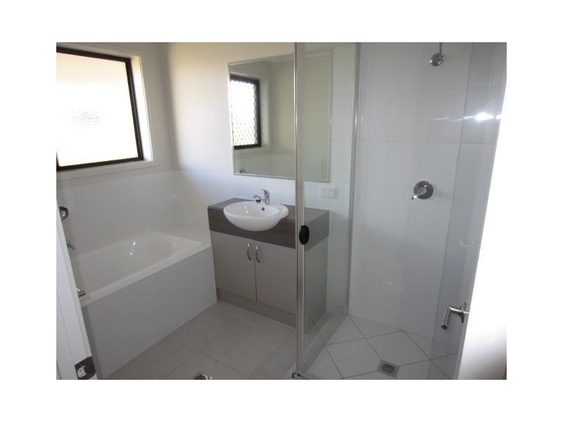 4 Smugglers Cove, Mount Low QLD 4818