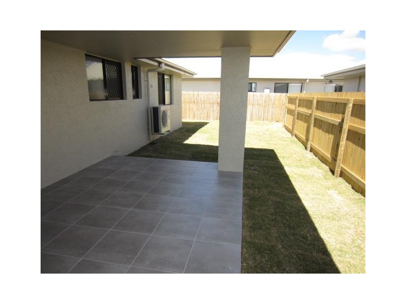 4 Smugglers Cove, Mount Low QLD 4818