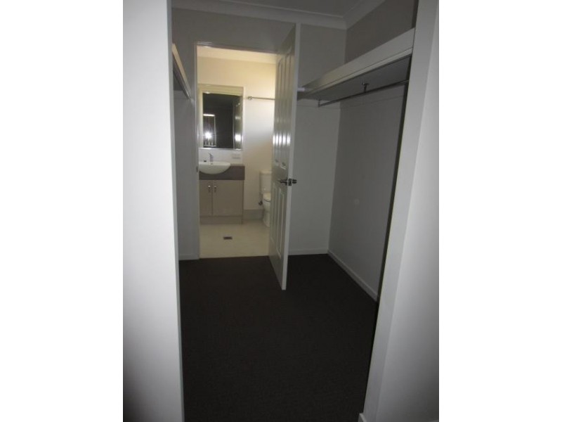 4 Smugglers Cove, Mount Low QLD 4818