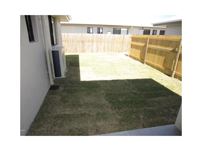 4 Smugglers Cove, Mount Low QLD 4818