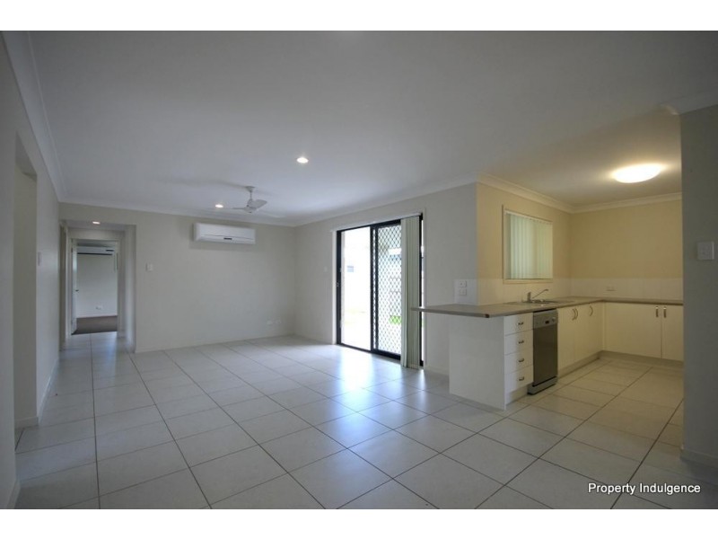 4 Smugglers Cove, Mount Low QLD 4818