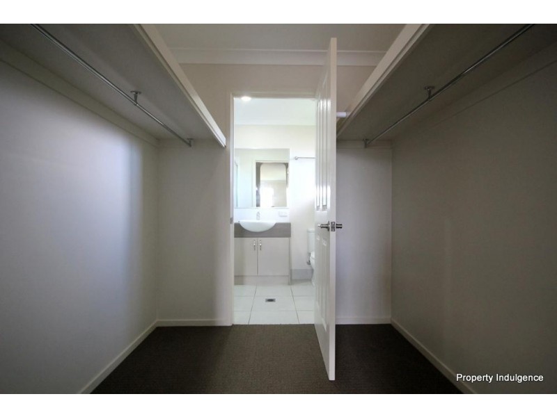 4 Smugglers Cove, Mount Low QLD 4818