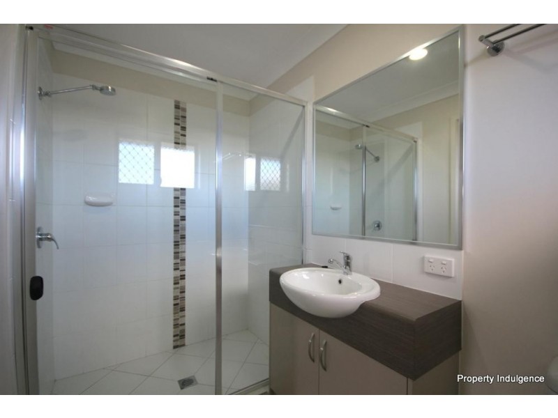 4 Smugglers Cove, Mount Low QLD 4818