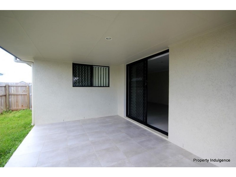 4 Smugglers Cove, Mount Low QLD 4818