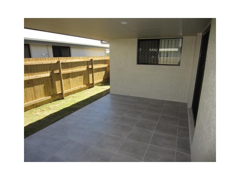 4 Smugglers Cove, Mount Low QLD 4818